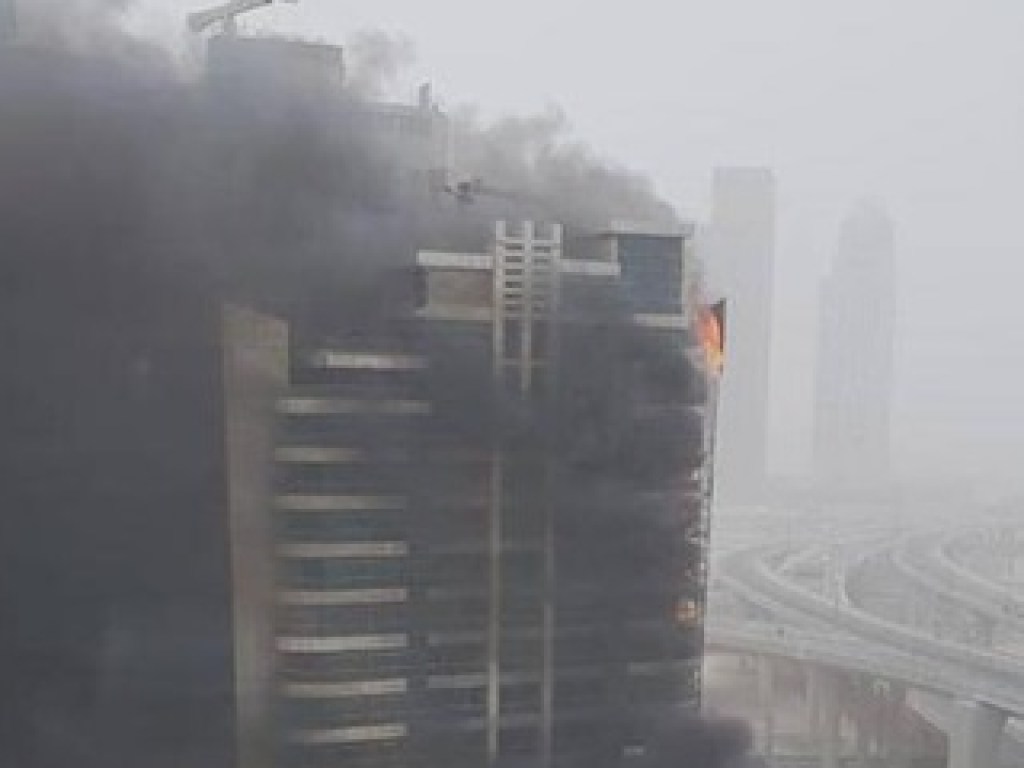 В Дубае произошел пожар в небоскребе, гостей эвакуировали (ФОТО, ВИДЕО)