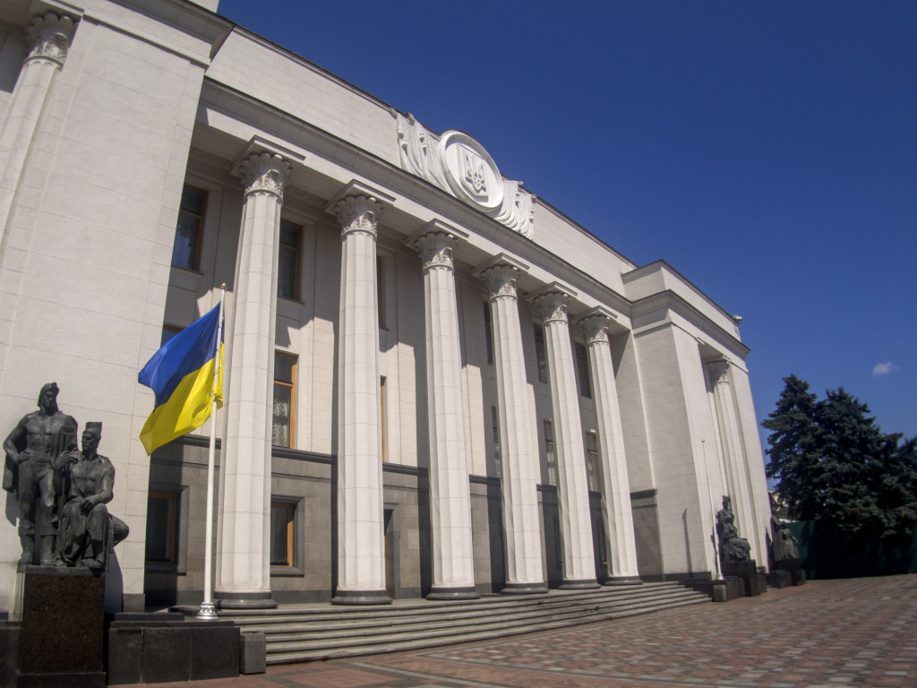 В Раде начали сбор подписей депутатов за импичмент Порошенко