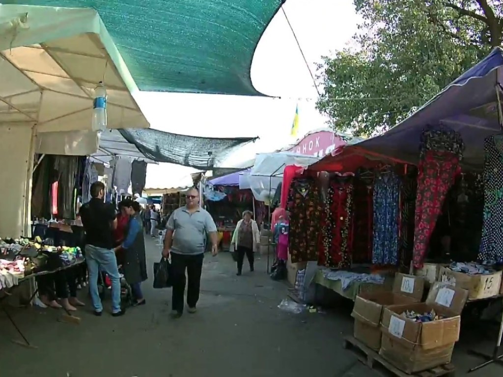 У рынка «Троещина» в Киеве задержали 98 иностранцев (ВИДЕО)