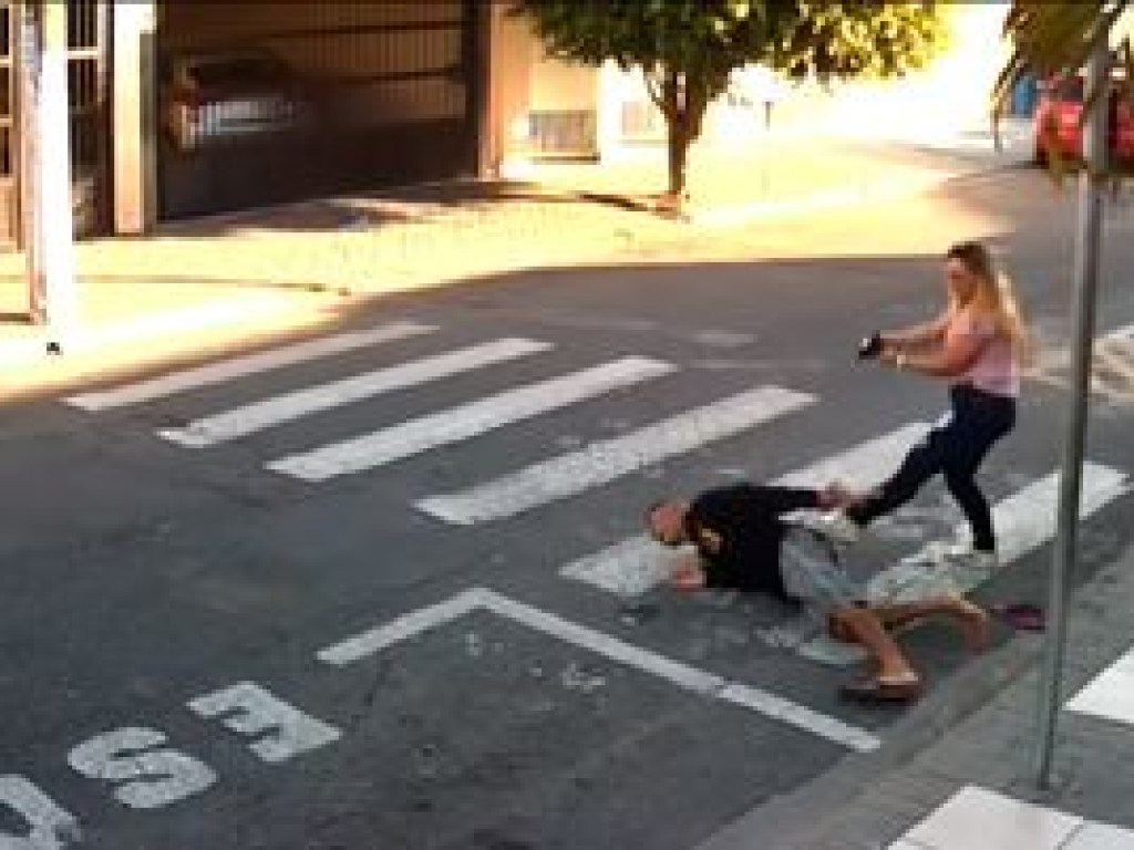 В Бразилии женщина застрелила грабителя, напавшего на людей возле школы (ФОТО, ВИДЕО)