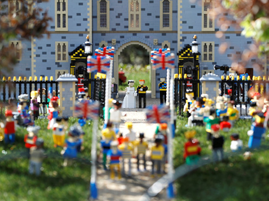 В Великобритании умельцы сделали копию королевской свадьбы из Lego (ФОТО)