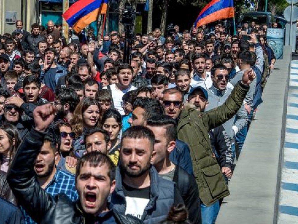 Протесты в Армении: бастующие требуют отставки генпрокурора