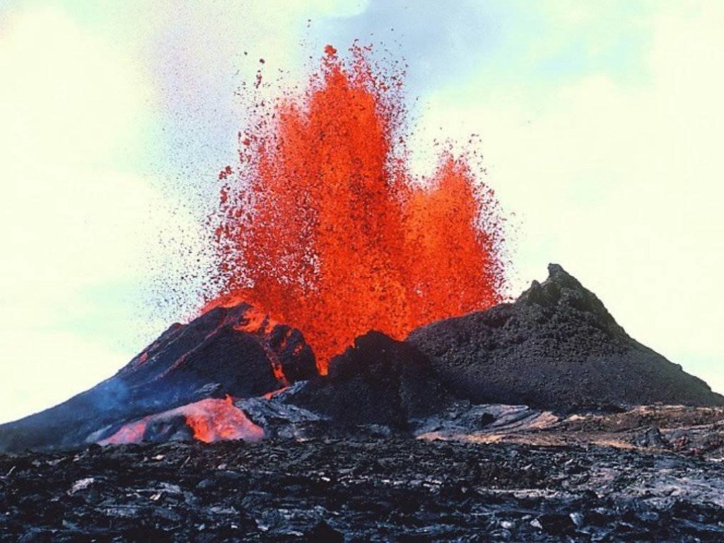 Ворота в ад: Беспилотник заглянул в жерло вулкана на Гавайах (ВИДЕО)