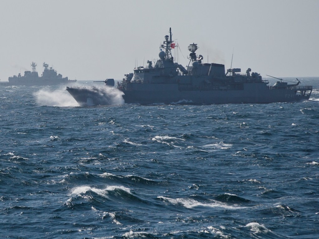 В грузинский порт вошли четыре корабля НАТО