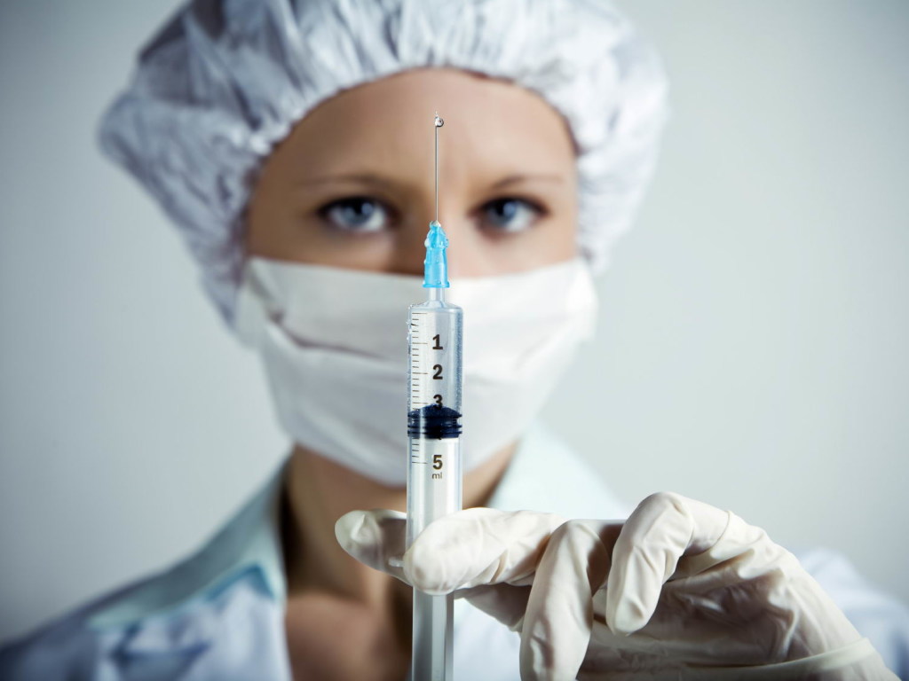 У украинцев нет гарантии безопасности проведения прививок &#8212;  эксперт