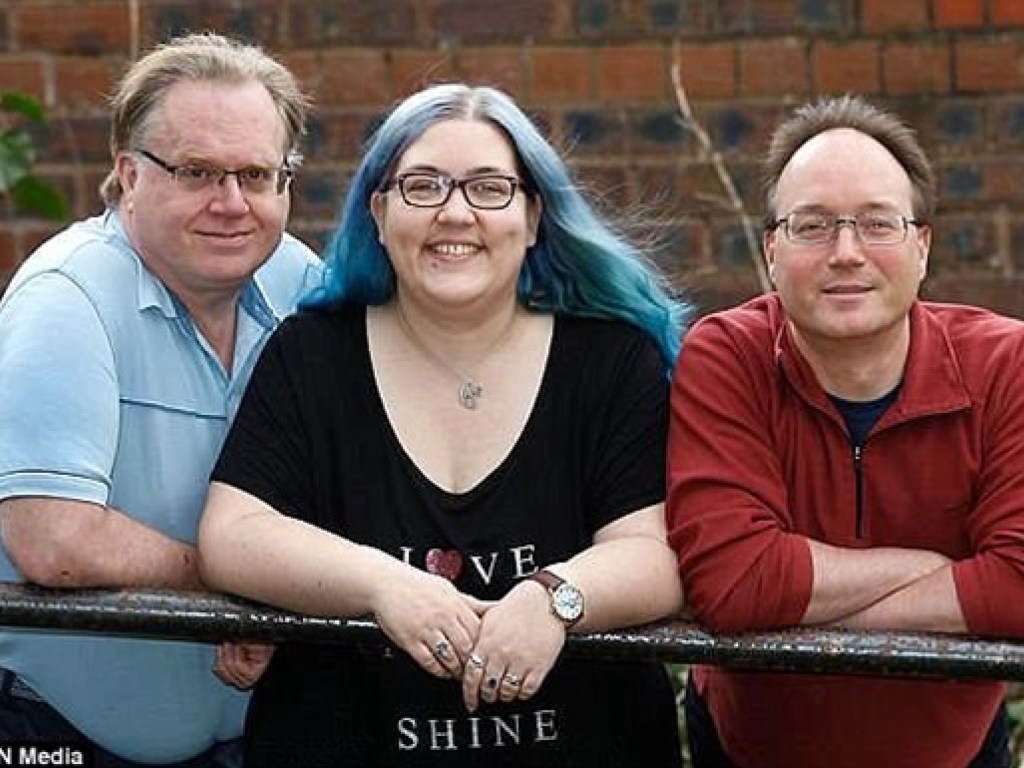 Любвеобильная британка рассказала о жизни с четырьмя мужчинами (ФОТО)