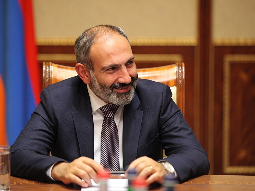 Протесты в Армении: новый премьер призывает людей « взять паузу»