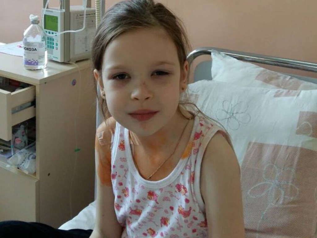Украинцы спасают 8-летнюю девочку от рака крови (ФОТО)