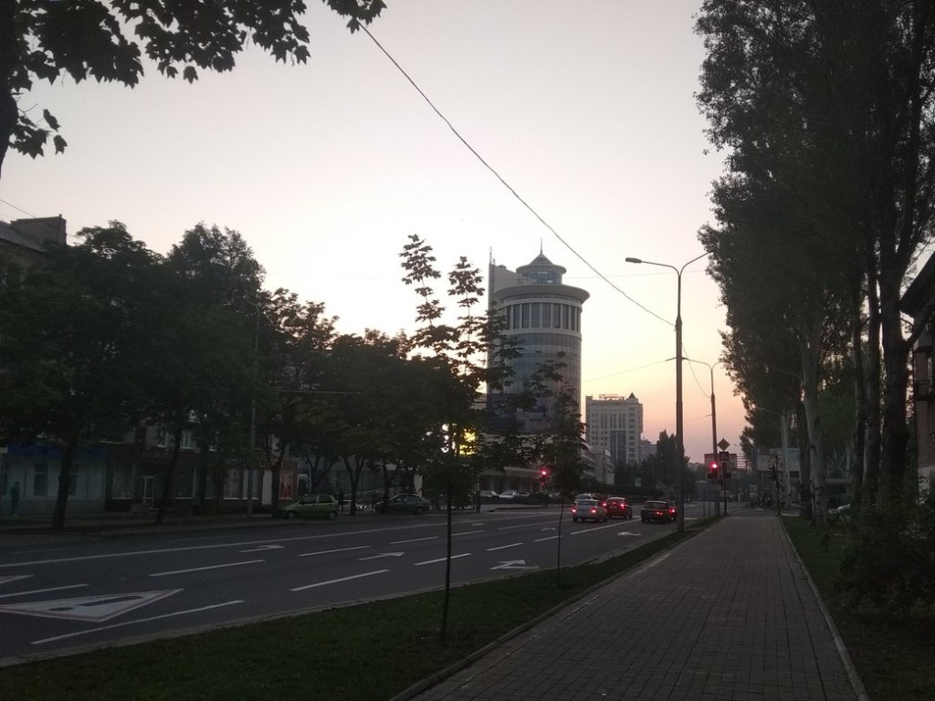 Пустой город: в Сети появились свежие фото Донецка