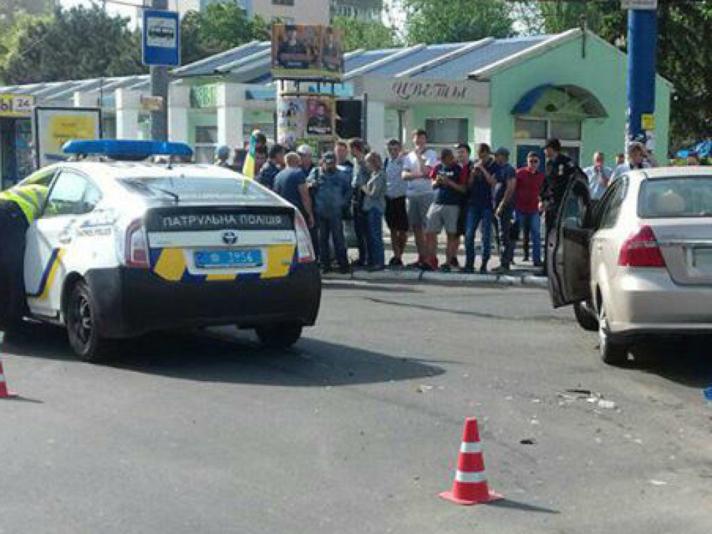 В Мариуполе полицейская машина попала в ДТП на перекрестке (ФОТО)