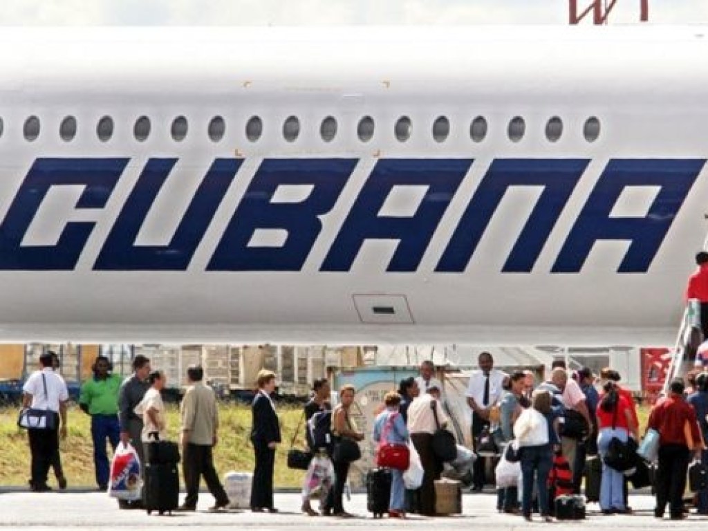 Более 100 пассажиров на борту: На Кубе при взлете разбился самолет (ФОТО)