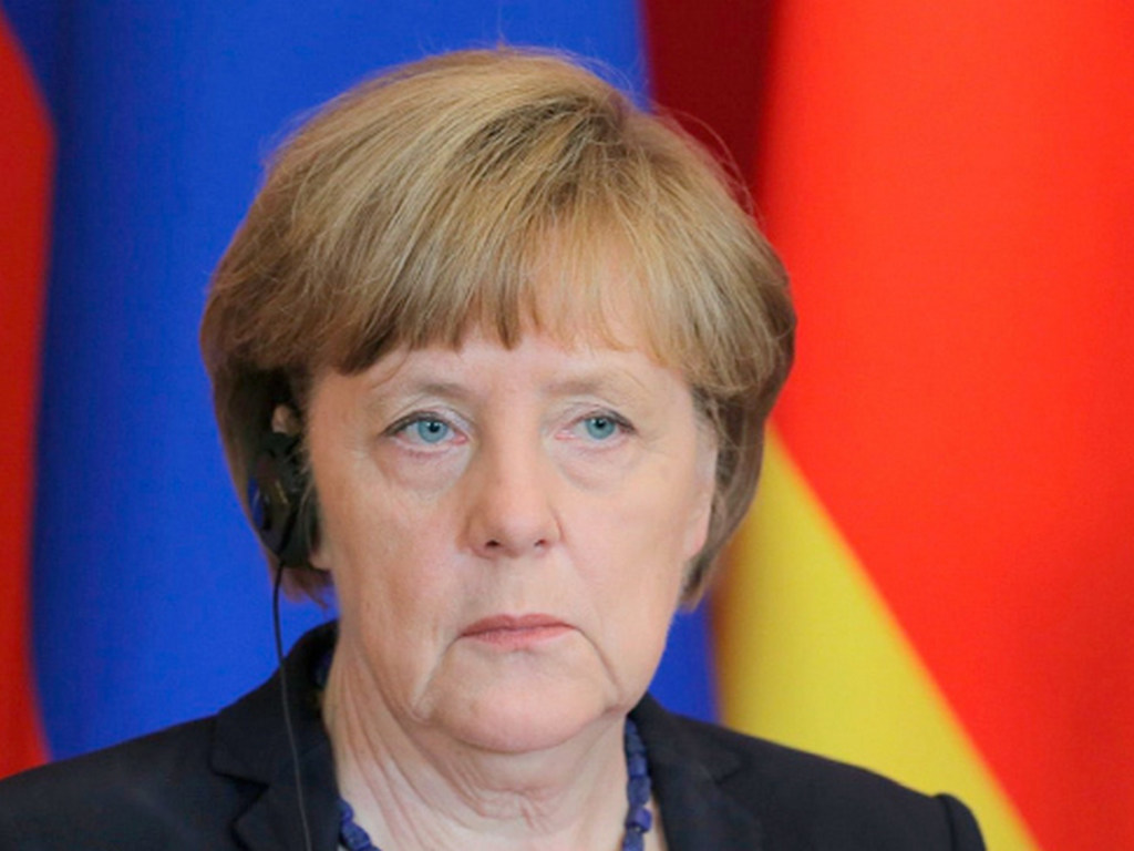 Меркель о миротворцах на Донбассе: Нужно работать