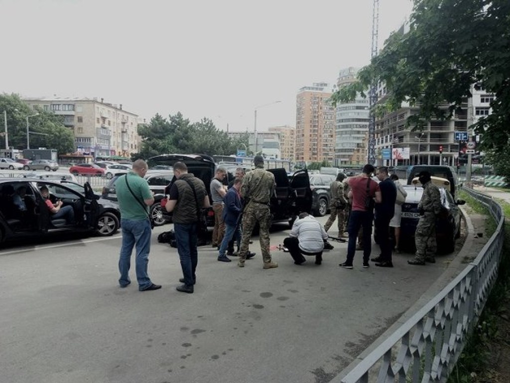 В Харькове силовики перехватили внедорожник с оружием (ФОТО)