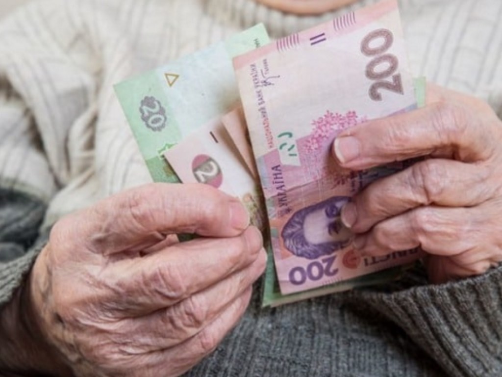 Украинцам с большим стажем и низкими пенсиями обещают пересчитать выплаты в следующем году