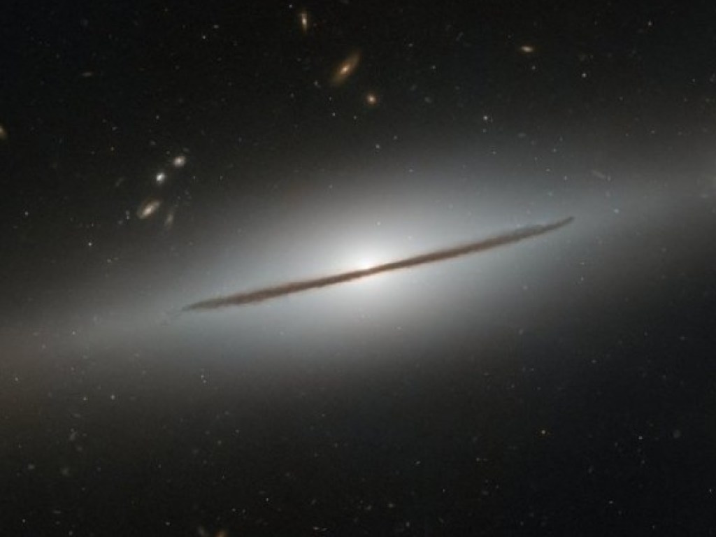 Hubble сфотографировал «ленивую» галактику
