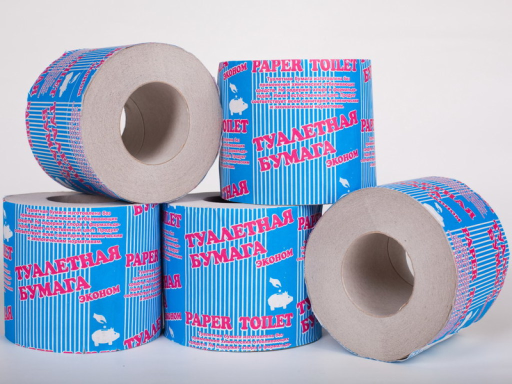 Сотни рулонов туалетной бумаги заблокировали движение в Крыму (ФОТО)