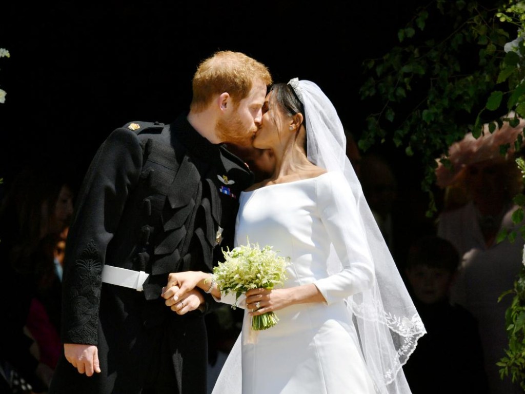 Свадьба Гарри и Меган: Молодожены уехали со свадьбы на электрокаре за 350 тысяч фунтов (ФОТО)