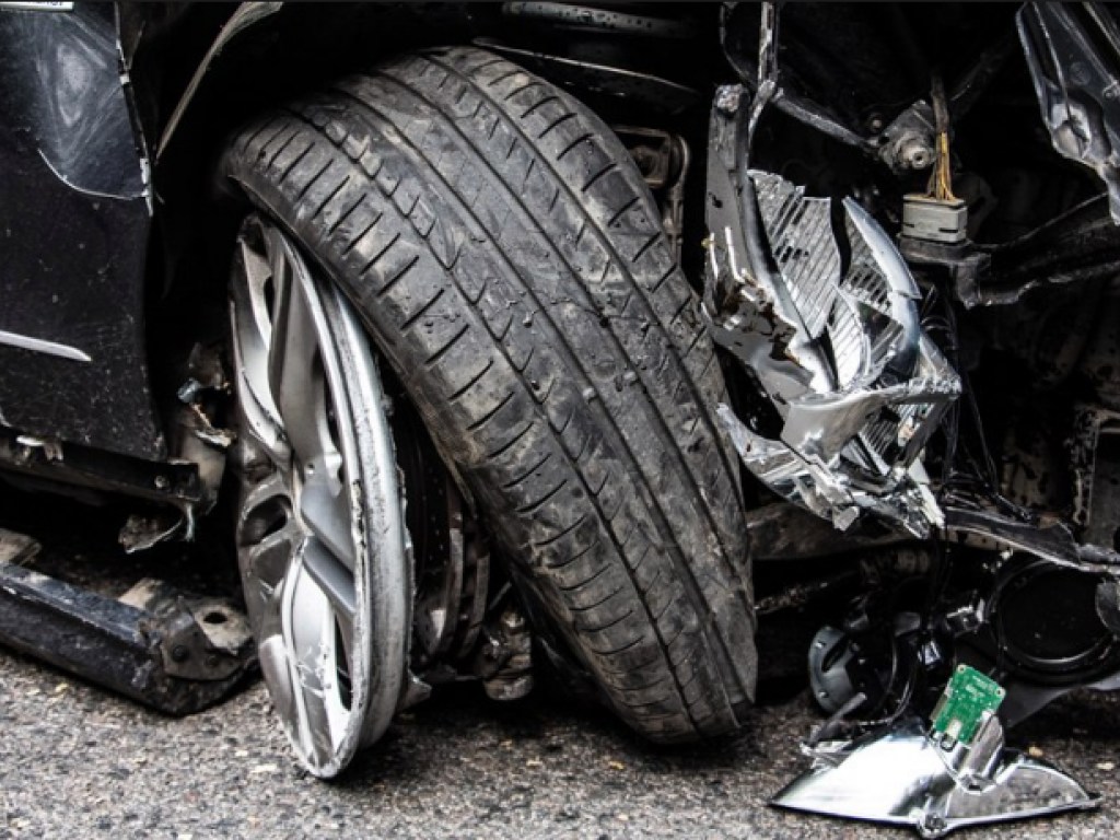 В Печерском районе Киева столкнулись внедорожник Subaru и Mercedes, образовалась пробка-тянучка
