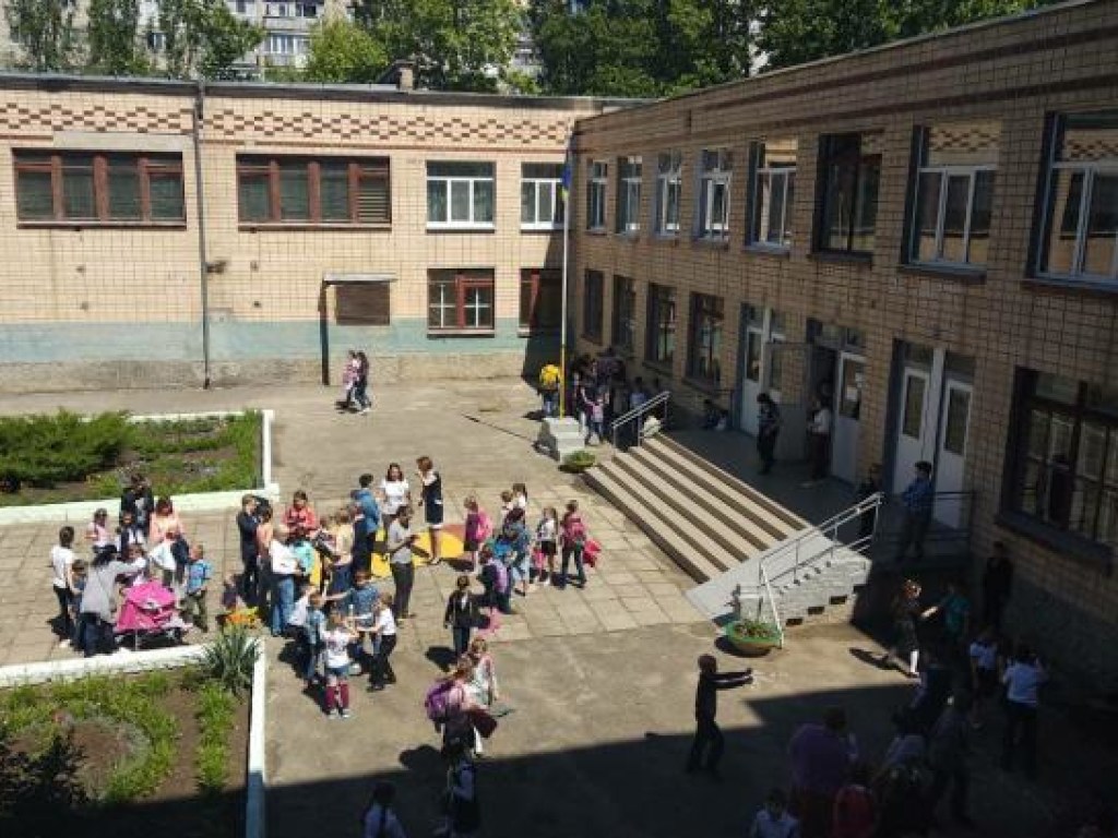 Массовое отравление учеников в Николаеве: озвучены первые версии причин инцидента
