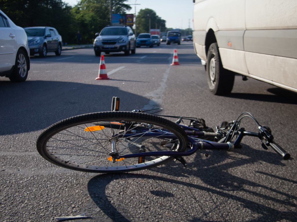 В Днепре Volkswagen сбил велосипедиста (ФОТО)