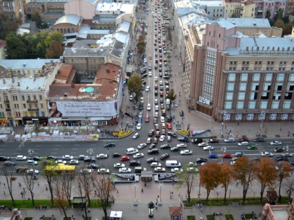 В центре Киева затруднено движение: в городе 5-балльные пробки (КАРТА)