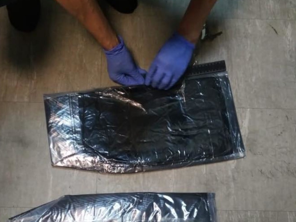 В Украине задержали наркокурьера, который вез из Латинской Америки 3,5 килограмма кокаина (ФОТО)