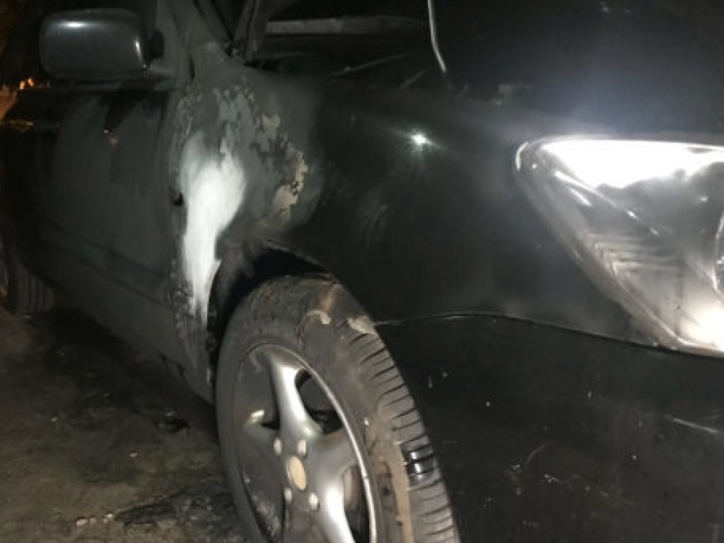 Тележурналисту в Киеве подожгли автомобиль Mitsubishi (ФОТО, ВИДЕО)