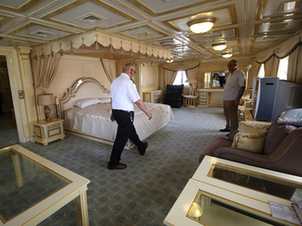 Суперъяхту Саддама Хусейна превратили в отель (ФОТО)