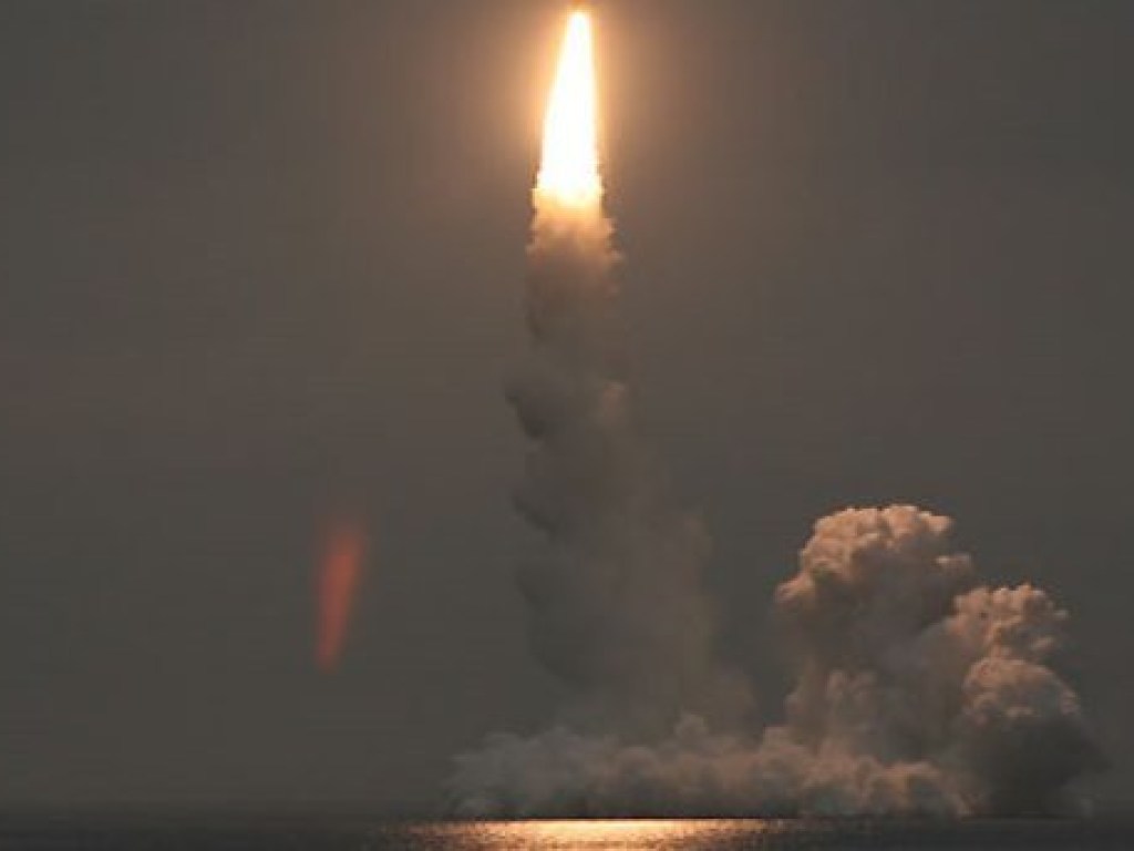 Россия впервые запустила сразу четыре баллистические ракеты «Булава» (ФОТО, ВИДЕО)