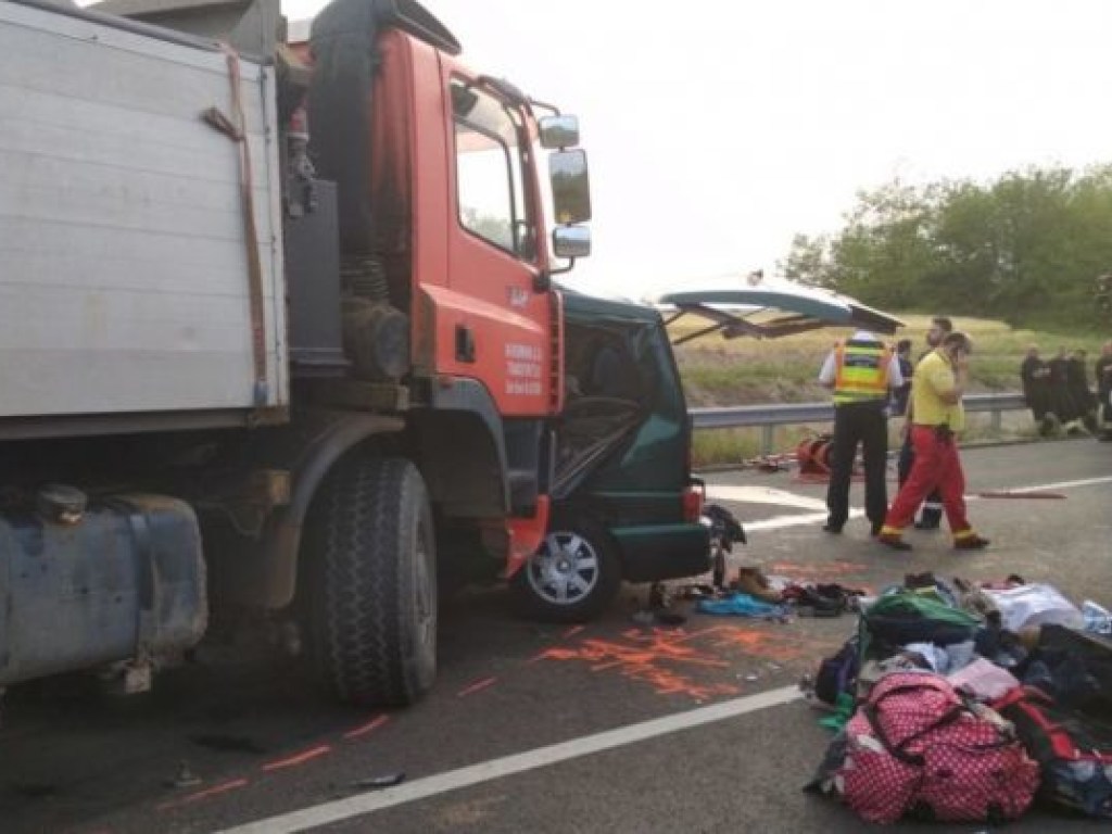 9 граждан Румынии погибли вследствие  столкновения автобуса с грузовиком в Венгрии (ФОТО, ВИДЕО)