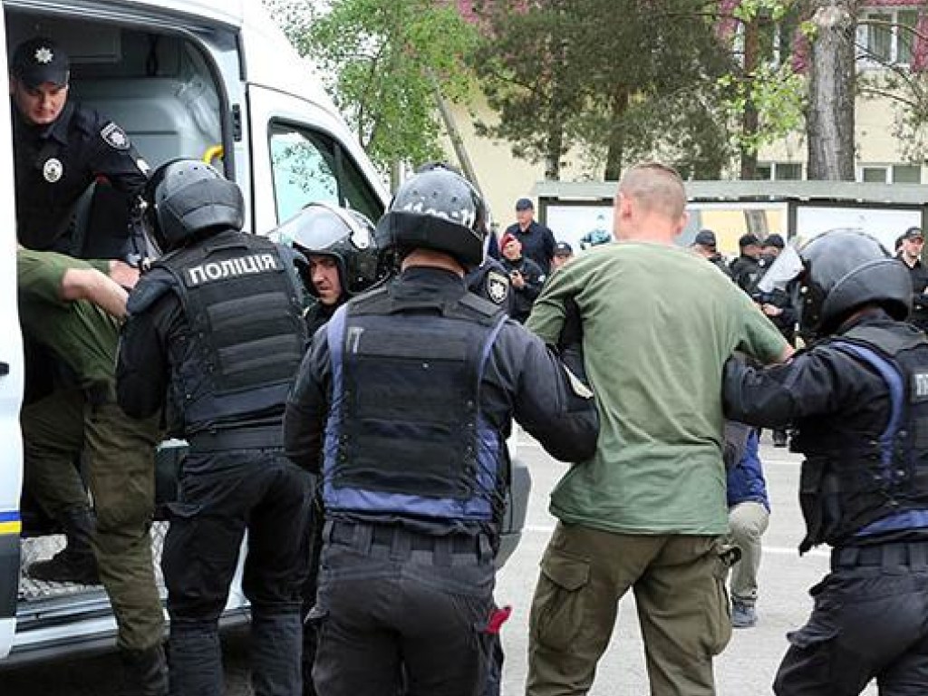В Харькове задержали военных, которые продавали наркотики курсантам