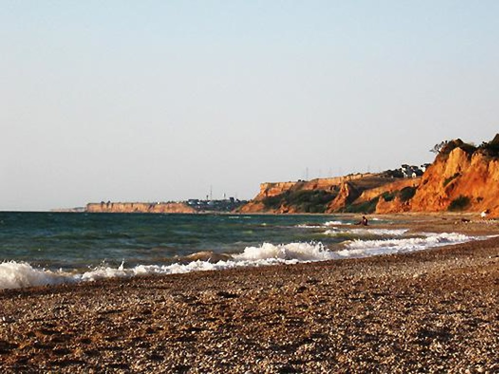 Что происходит на крымских пляжах: свежие снимки с онлайн-камер
