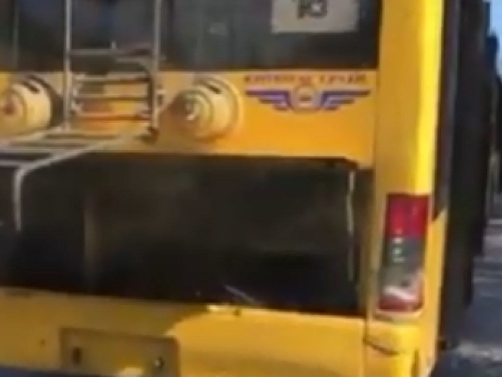 В Киеве загорелся троллейбус и развалилась маршрутка (ФОТО, ВИДЕО)