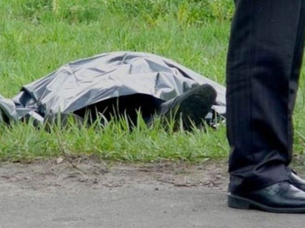 На Тернопольщине посреди села лежал труп мужчины (ФОТО)