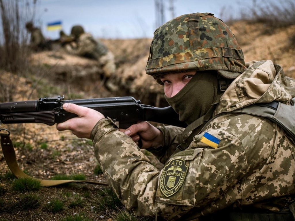 Штаб: На Донбассе за сутки ранены двое украинских военных