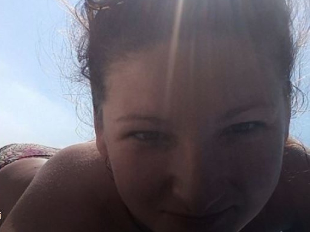На Ровенщине уволили воспитательницу детсада за снимок в купальнике в соцсетях (ФОТО)