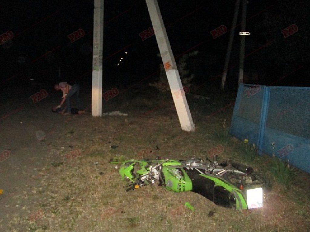В Запорожской области мотоциклист влетел в столб, мужчина погиб на месте (ФОТО)