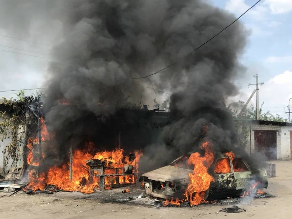 В Вознесенске в гаражном кооперативе сгорел автомобиль из-за неумелой сварки (ФОТО)