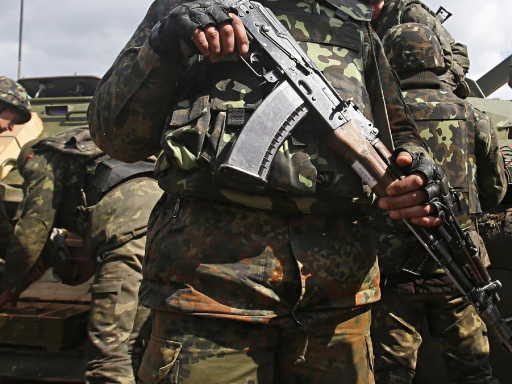В Донецкой области 20-летний солдат набрал оружия и ушел с поста