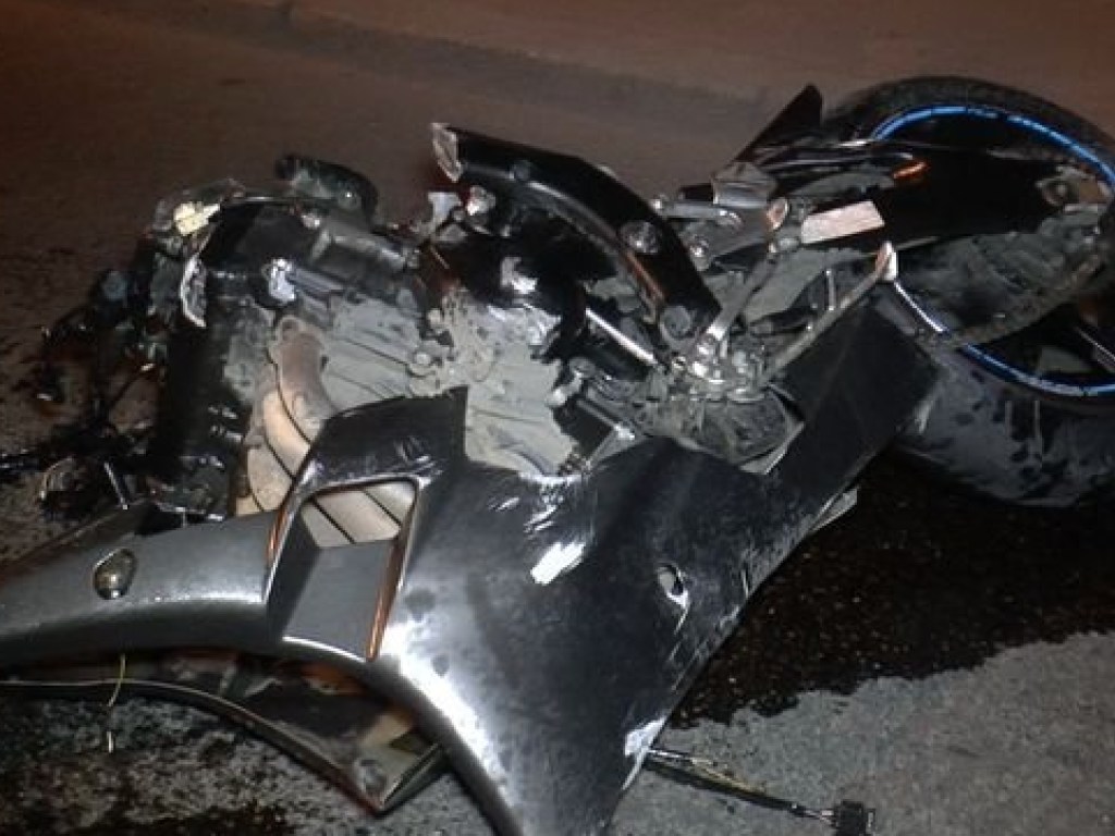 В Николаеве мотоциклист во время побега от полиции врезался в столб  (ФОТО, ВИДЕО)