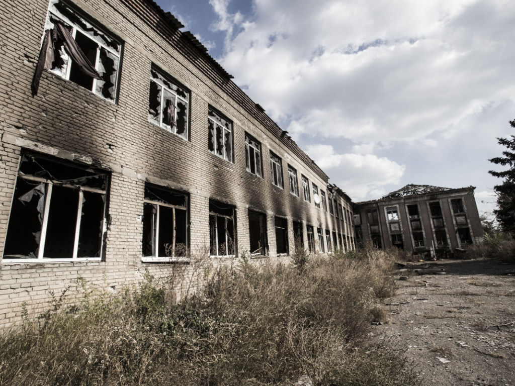 ЮНИСЕФ: Из-за обстрелов на Донбассе разрушено более 700 школ