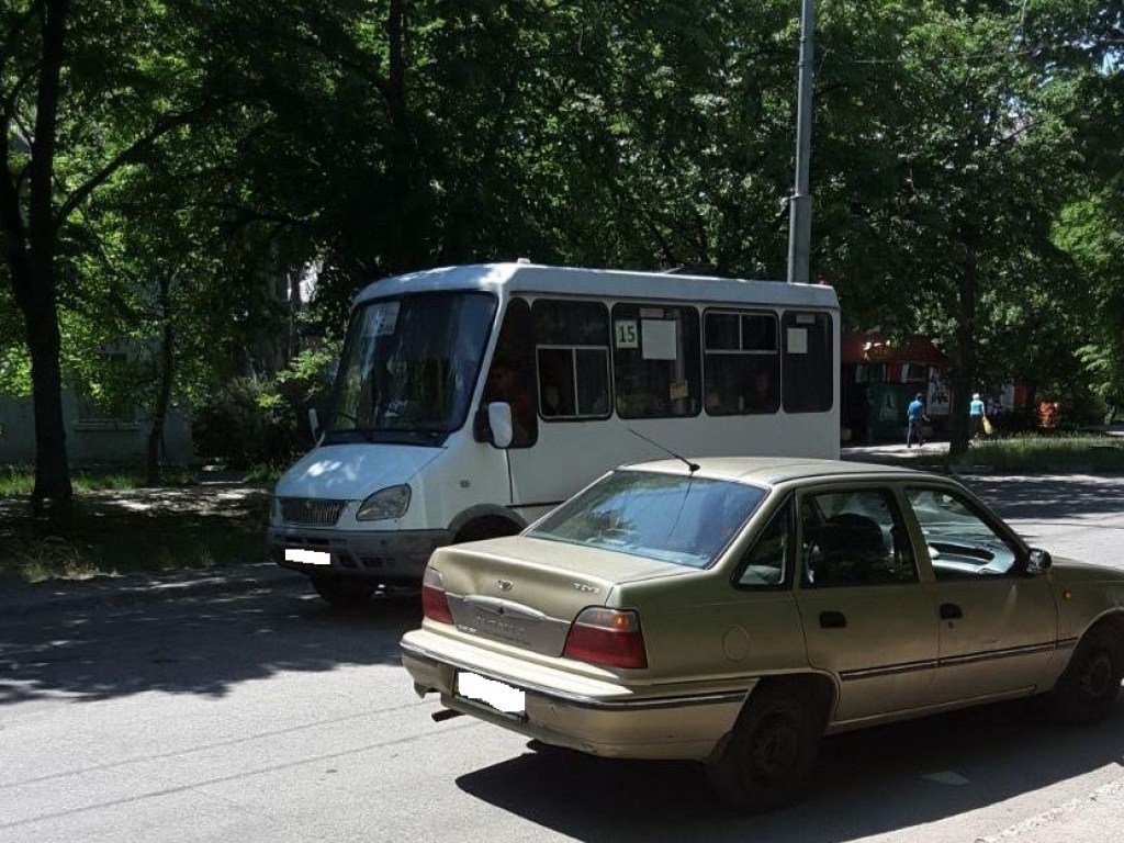 Водитель Daewoo, сдавая назад, сбил 5-летнюю девочку в Запорожье (ФОТО)