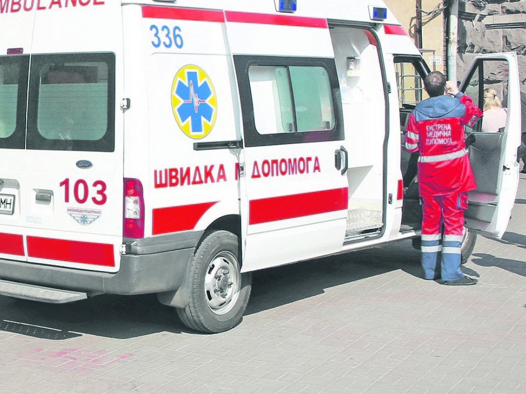 В Запорожье пьяный водитель ВАЗа врезался в торговцев стихийного рынка, есть пострадавшие (ФОТО)