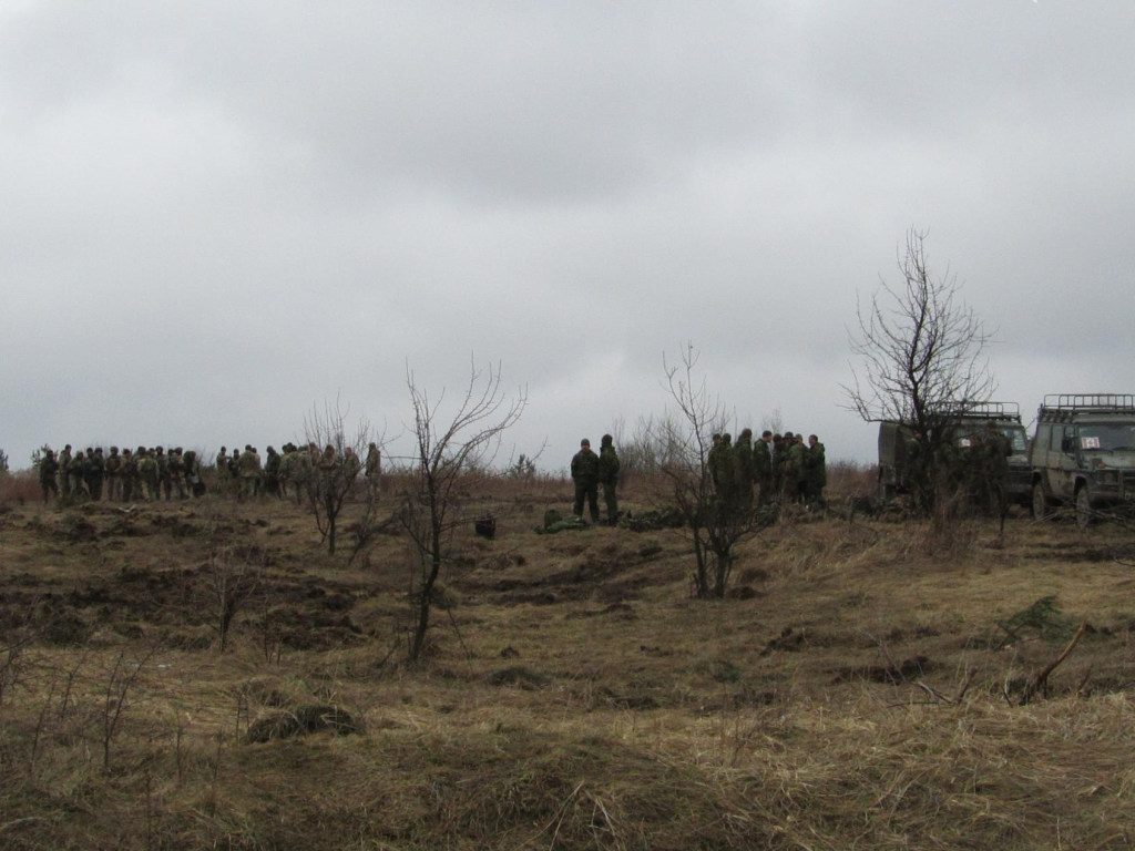 На Львовщине возле Яворовского полигона обнаружили мертвым военнослужащего