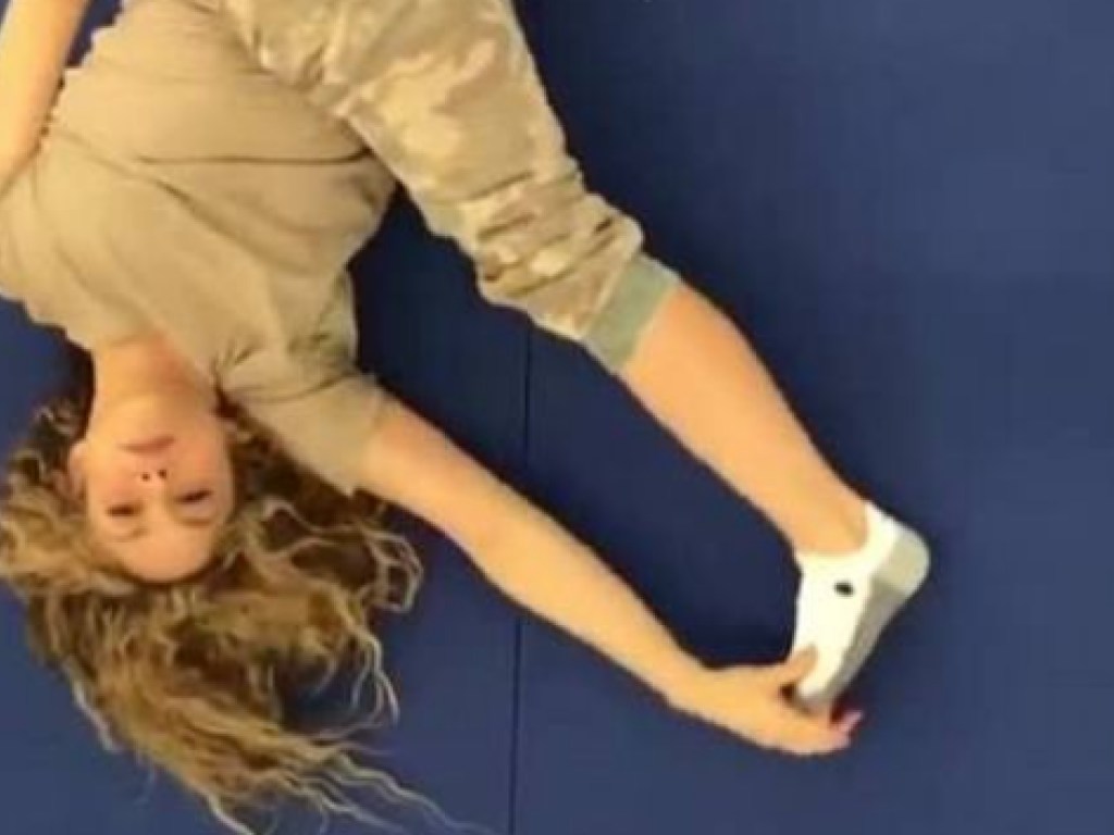 41-летняя певица Шакира показала волшебную гибкость, исполняя упражнения из йоги (ФОТО)