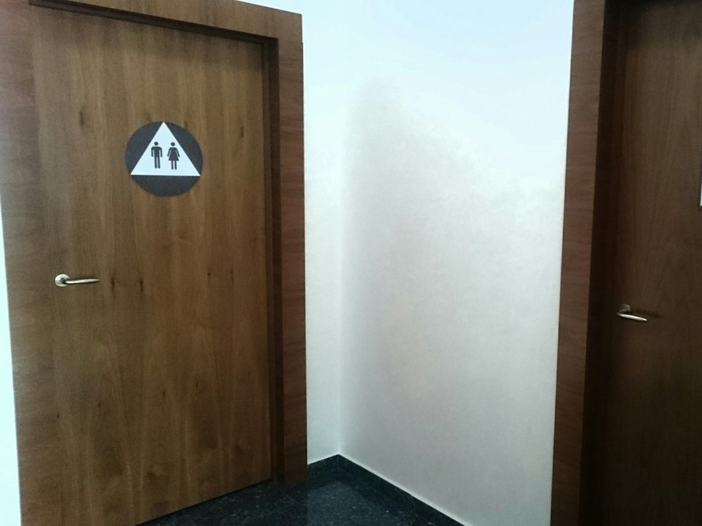Во львовском управлении СБУ установили «туалеты для двоих» (ФОТО)