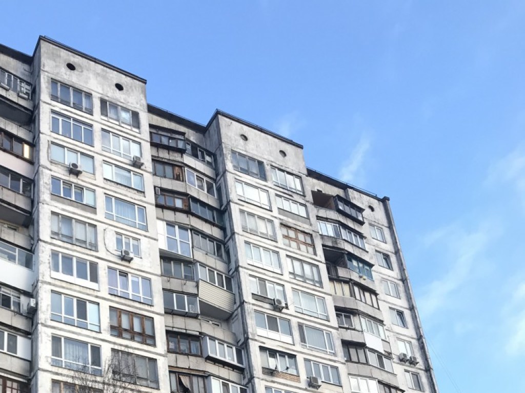 В Святошинском районе Киева ребенок выпал из окна 12 этажа – КГГА