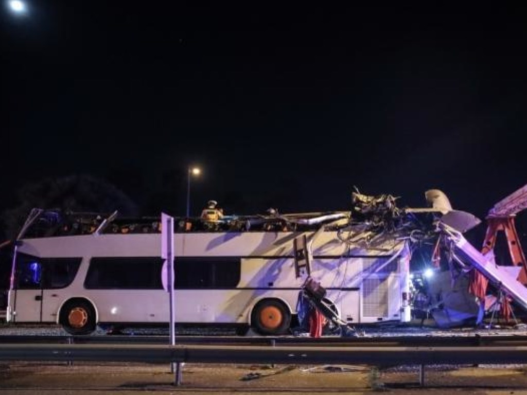 Двухэтажный автобус из Украины попал в страшное ДТП в Будапеште (ФОТО)