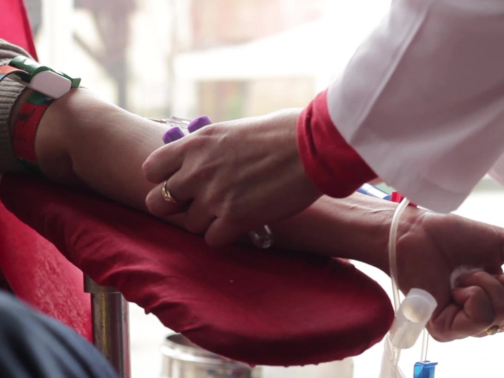 Частным медучреждениям Украины позволят хранить и перерабатывать кровь людей