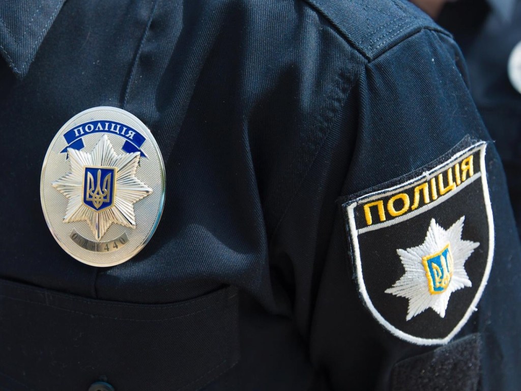 Полиция Киева опубликовала фото с кривляниями и объявила конкурс на лучшую подпись